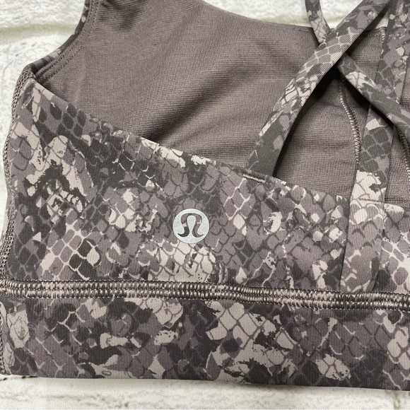 Lululemon Energy sports bra size 4 - Picture 5 of 7